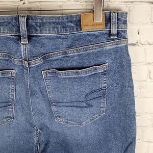 AMERICAN EAGLE | Mom high waist tapered short jeans